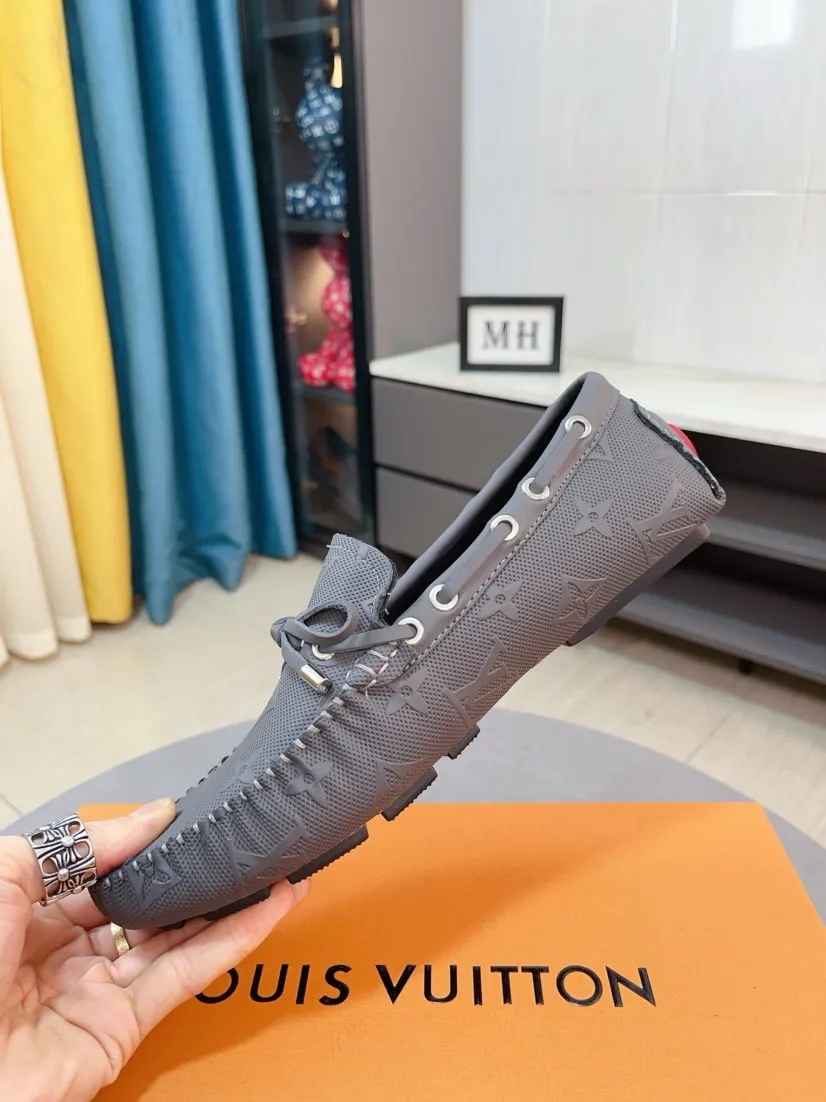 Men's men's shoes💰400🌹🌹[LV Louis Vuitton] New men's beanie shoes💝💝.. Top-grade imported cowhide embossed➕Comfortable leather lining. It is extremely skin-friendly and comfortable, feels very delicate, and the shape is very correct! Perfectly reflects the three-dimensional sense, code number: 38-44